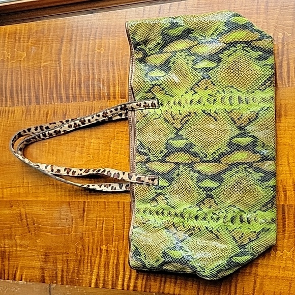 CLEVER CARRIAGE CHEETAH PYTHON TOTE - Picture 3 of 14